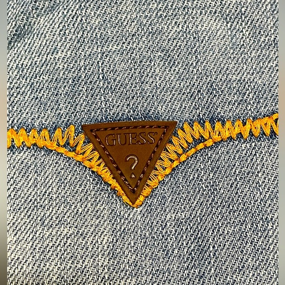 BEAUTIFUL PAIR OF GUESS LIGHT INDIGO WASH DISTRESSED DENIM JEAN SHORTS SIZE 33W! - Picture 7 of 16